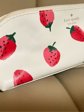 Kate Spade ♠️ White Strawberry-Print (Pencil Pouch)🍓